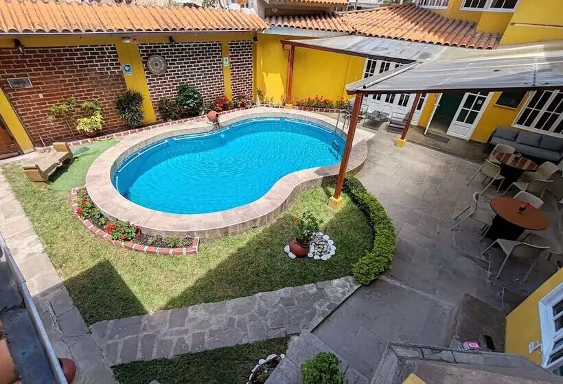 مسافرخانه Serra Nova