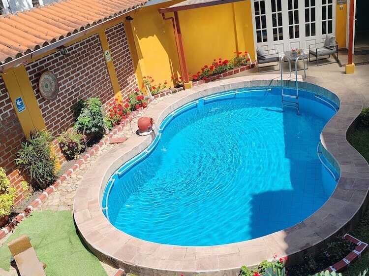 مسافرخانه Serra Nova