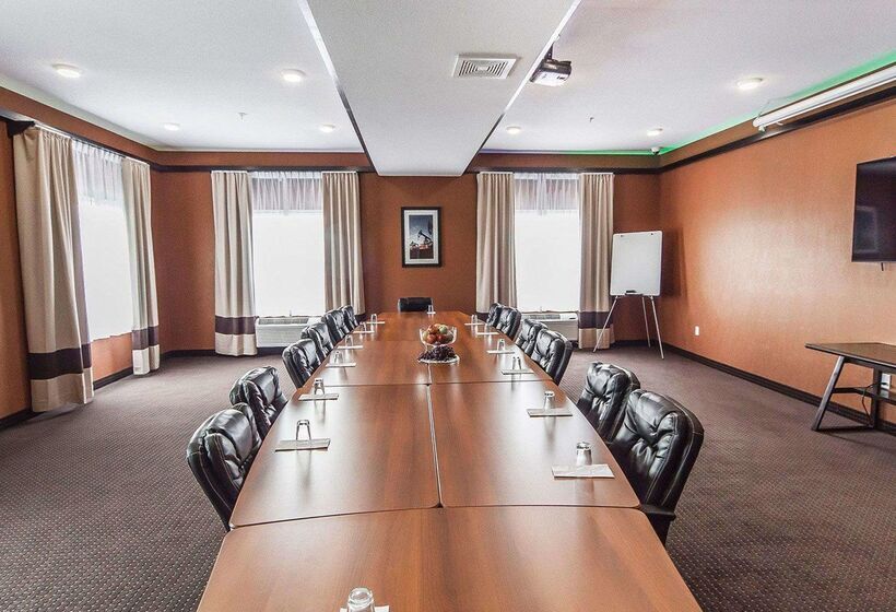 호텔 The Kanata Bonnyville