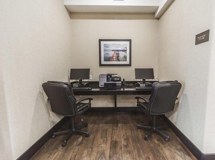 호텔 The Kanata Bonnyville