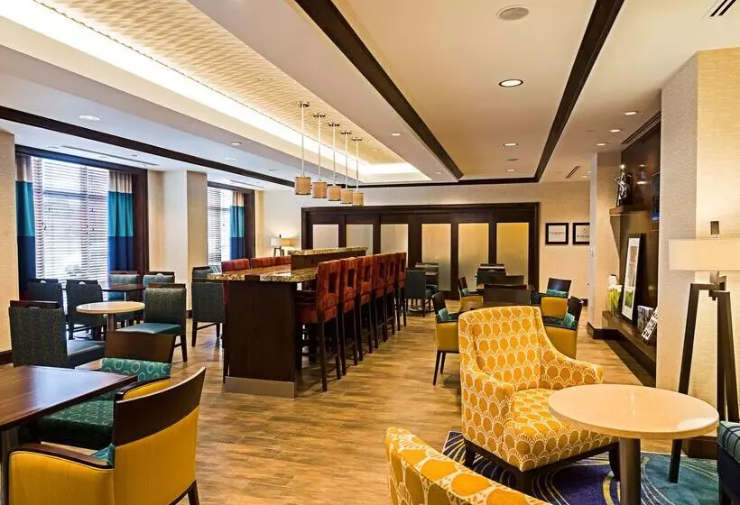 فندق Hampton Inn By Hilton Ottawa Airport, On, Cn