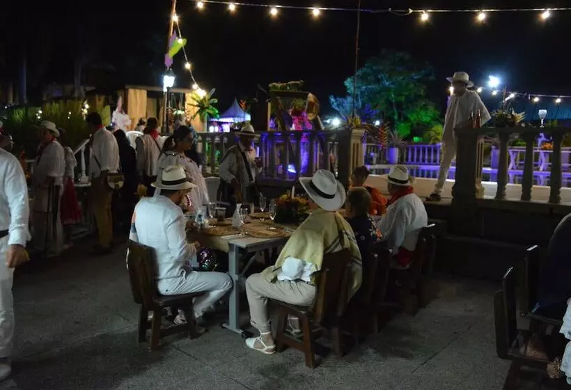 هتل San Antonio Del Cerro