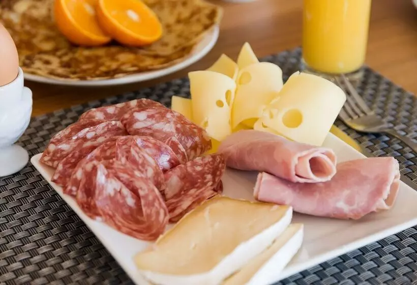 בית מלון כפרי The Originals City, Hôtel Ecoparc, Montpellier Est