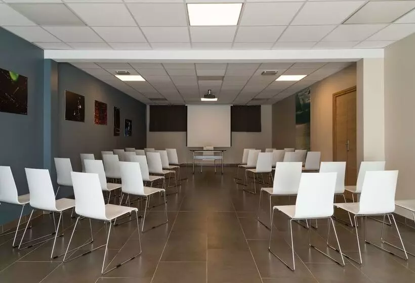 בית מלון כפרי The Originals City, Hôtel Ecoparc, Montpellier Est