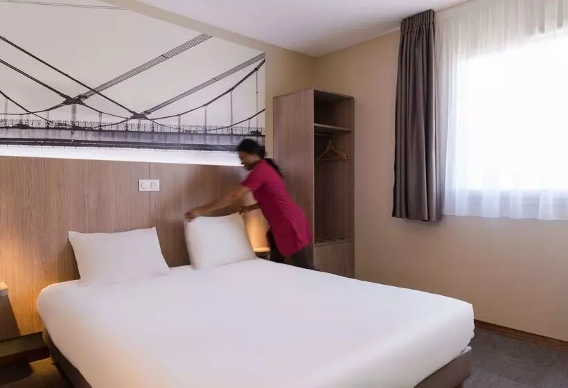 בית מלון כפרי The Originals City, Hôtel Ecoparc, Montpellier Est