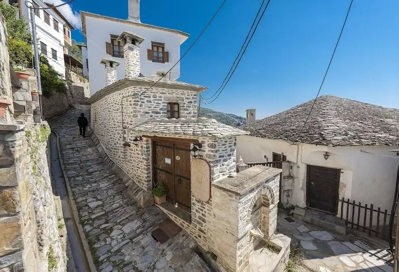 Melanthi Traditional