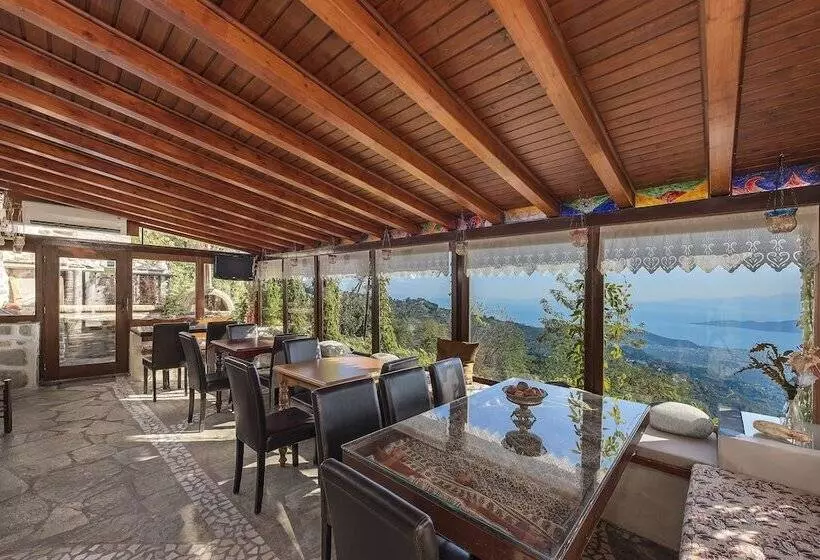 Melanthi Traditional