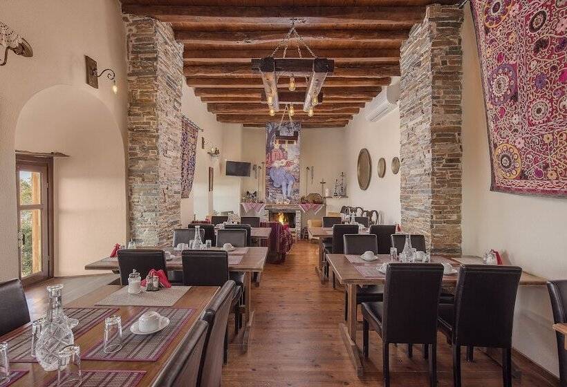 Melanthi Traditional