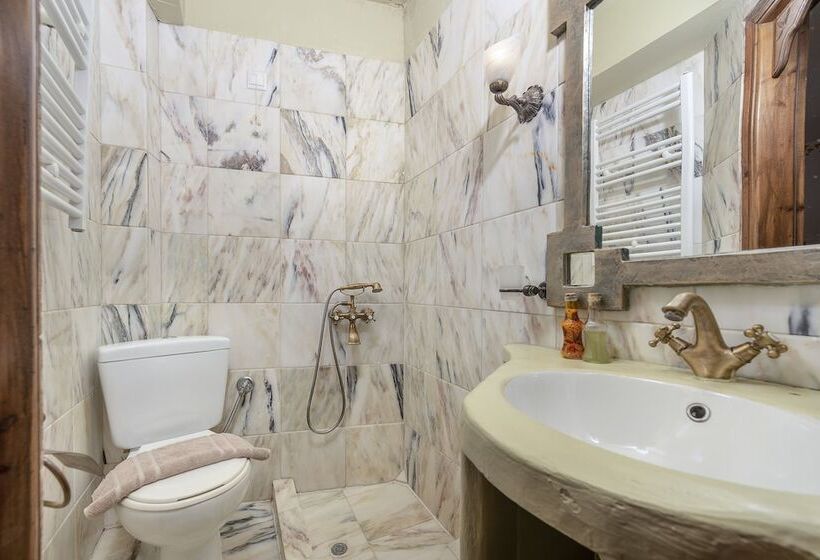 Melanthi Traditional