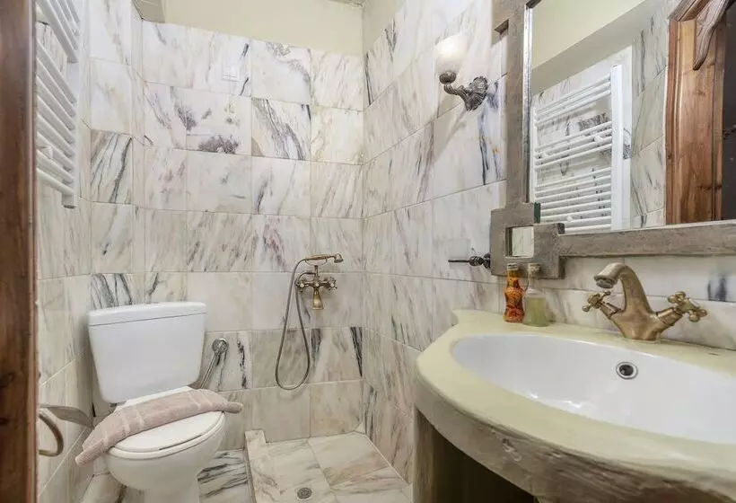 Melanthi Traditional