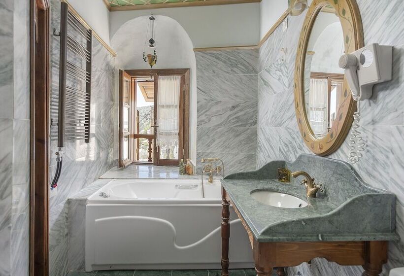 Melanthi Traditional