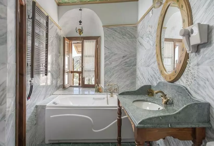 Melanthi Traditional