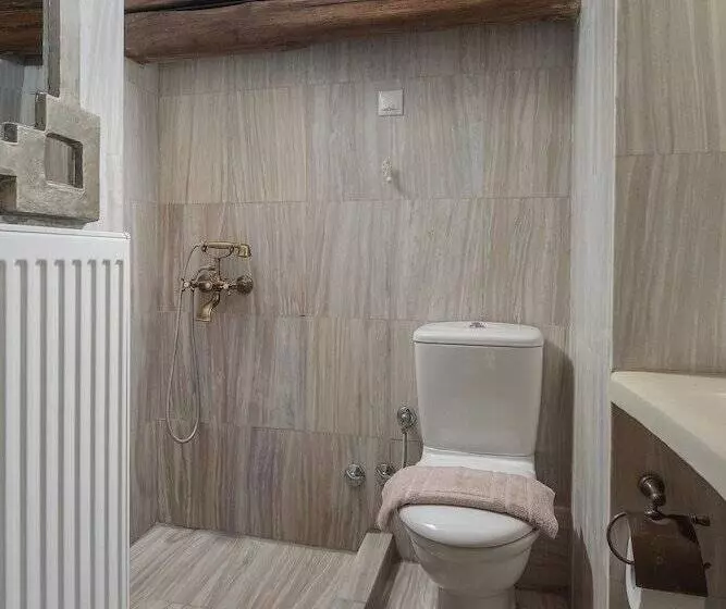 Melanthi Traditional