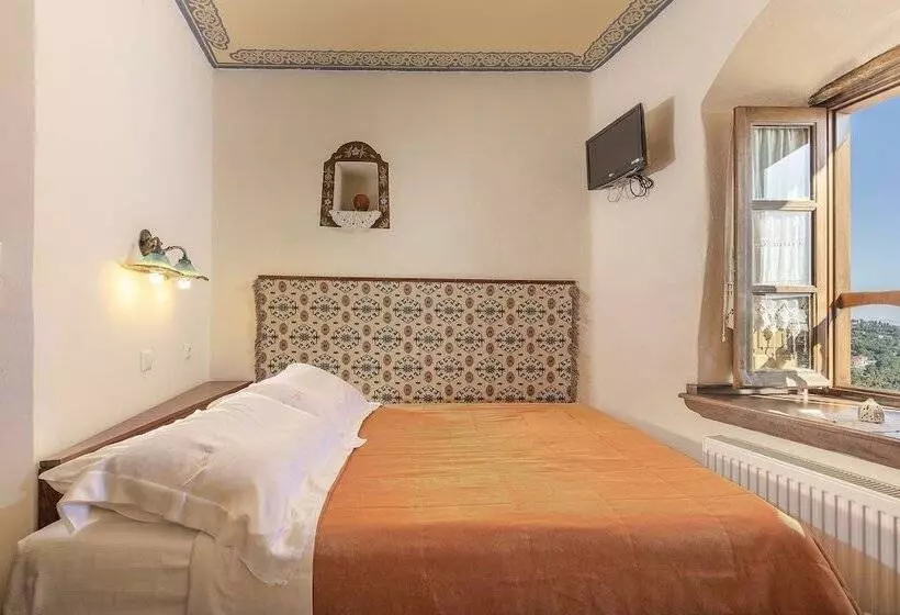 Melanthi Traditional