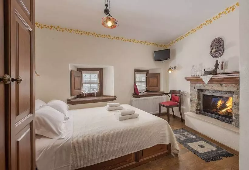 Melanthi Traditional