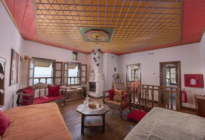 Melanthi Traditional