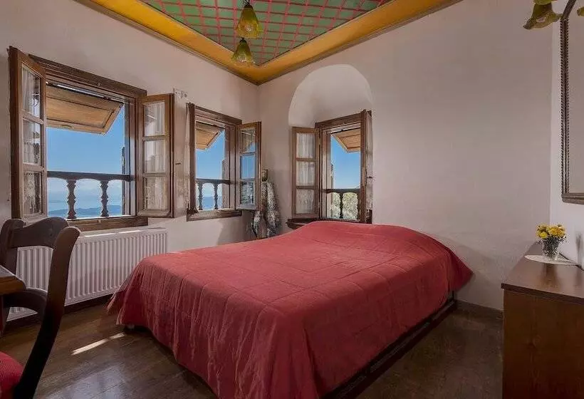 Melanthi Traditional