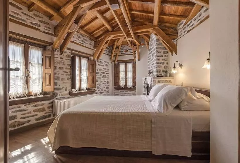 Melanthi Traditional