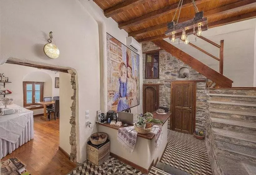 Melanthi Traditional