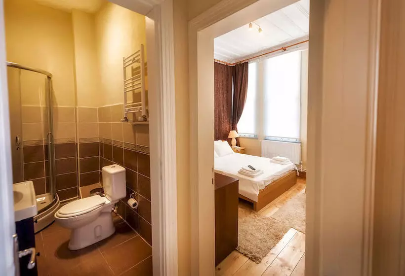 ペンション Educa Suites