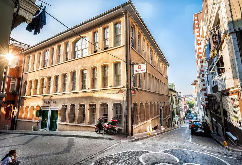 ペンション Educa Suites