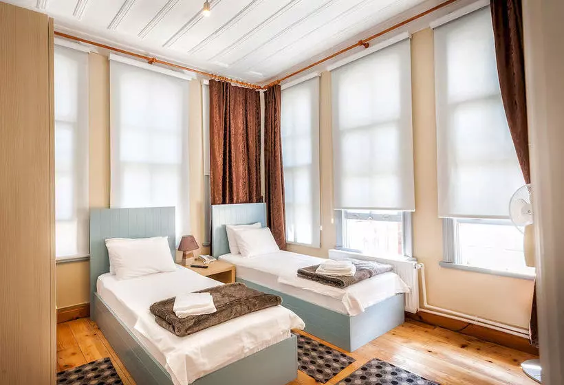 ペンション Educa Suites