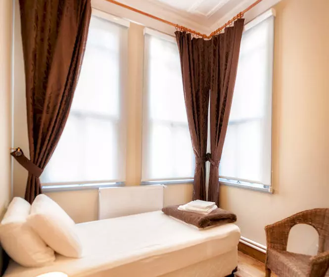 ペンション Educa Suites