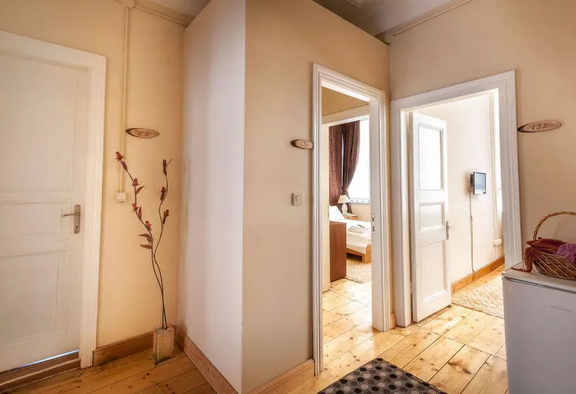 ペンション Educa Suites