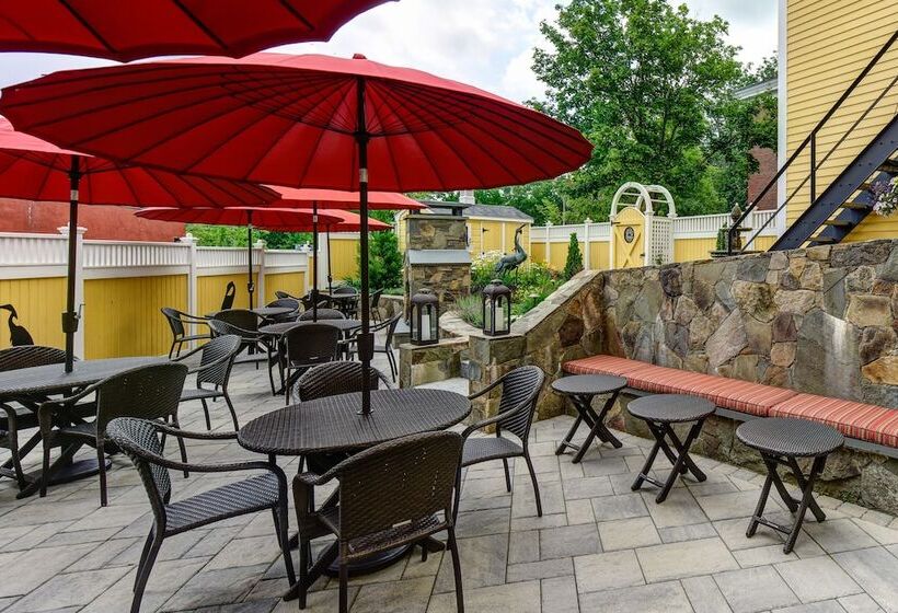 مبيت وإفطار Inn By The Bandstand