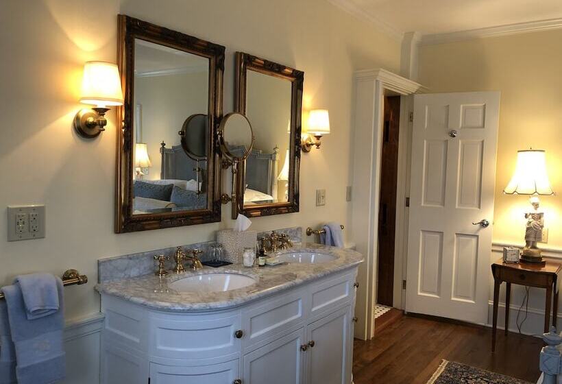 مبيت وإفطار Inn By The Bandstand