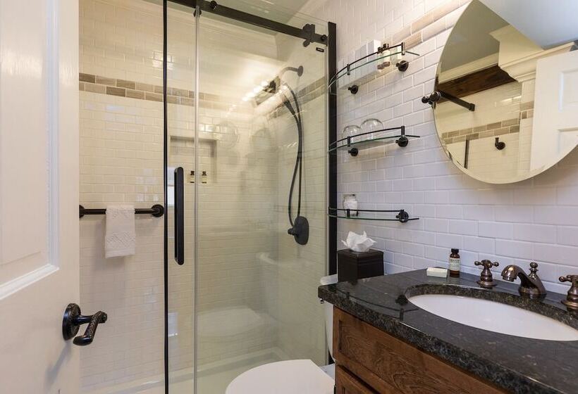 مبيت وإفطار Inn By The Bandstand