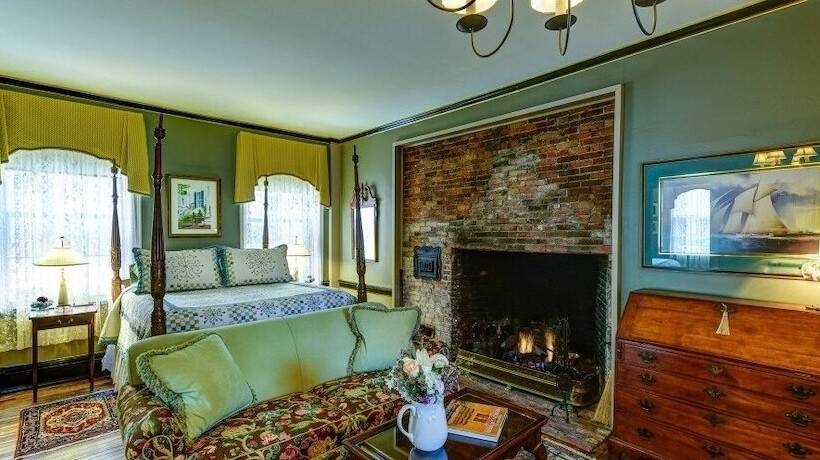 مبيت وإفطار Inn By The Bandstand