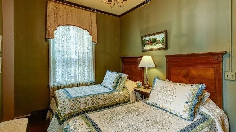 مبيت وإفطار Inn By The Bandstand