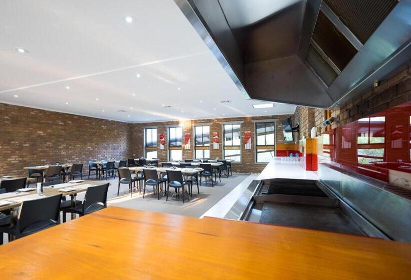 Farnham Court Motel And Restaurant