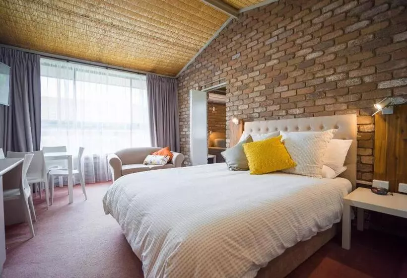 Farnham Court Motel And Restaurant