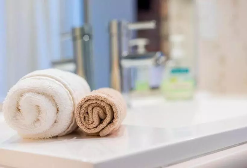 Farnham Court Motel And Restaurant