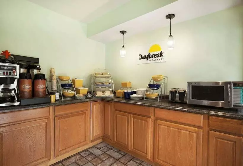 Hotel Days Inn Sutton Scotney North