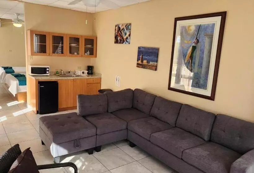 هتل Combate Beach Resort