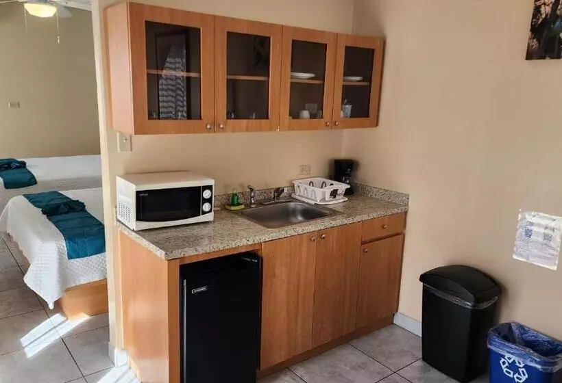 هتل Combate Beach Resort