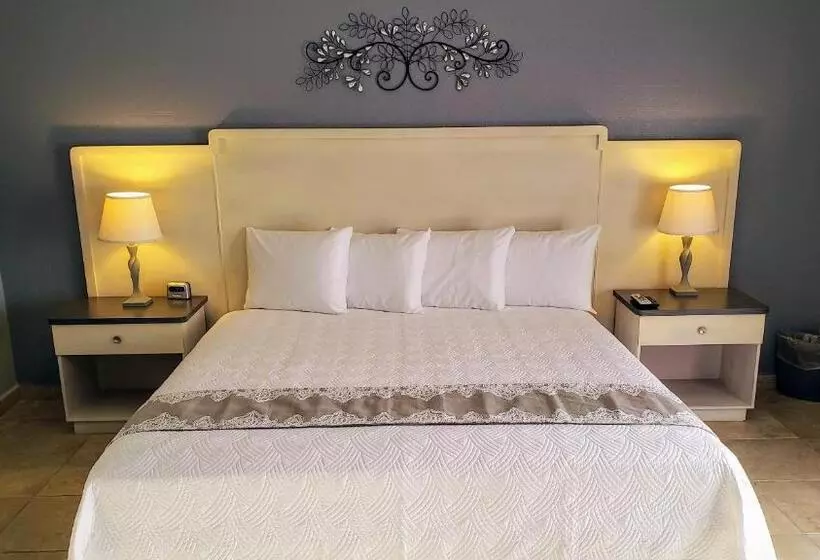 هتل Combate Beach Resort