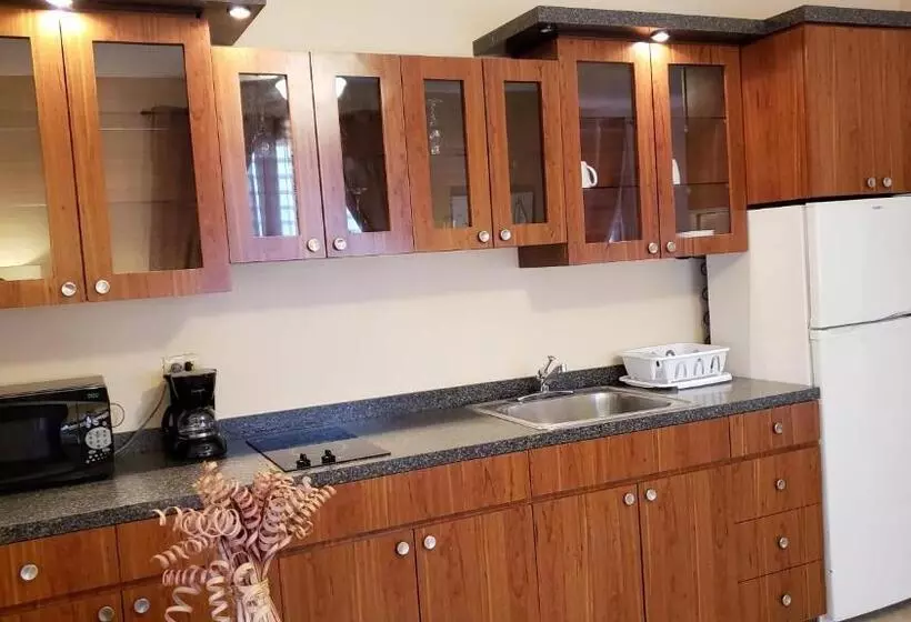 هتل Combate Beach Resort