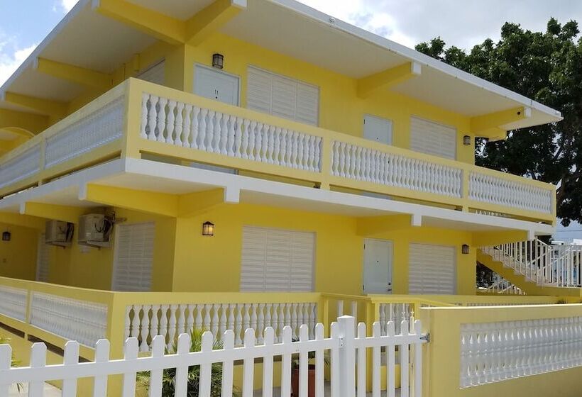 هتل Combate Beach Resort