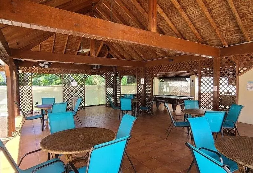 هتل Combate Beach Resort