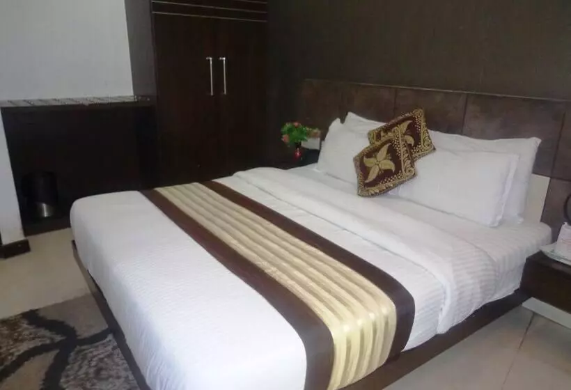 Отель Millennium 2000 Dx