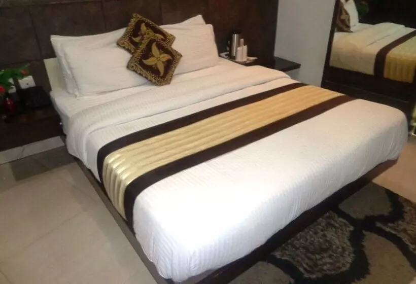 Отель Millennium 2000 Dx