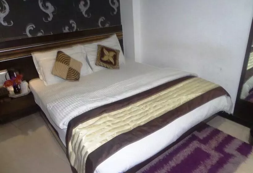 Отель Millennium 2000 Dx