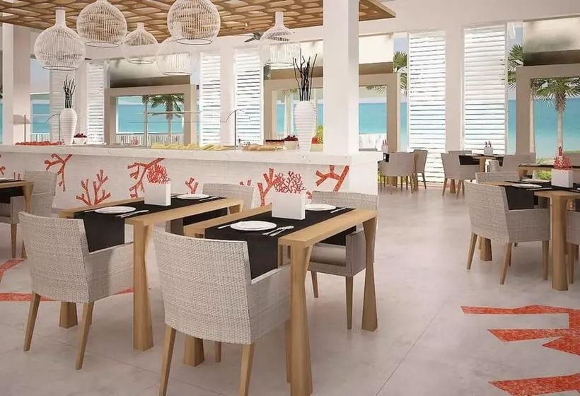 استراحتگاه ROC Casa del Mar