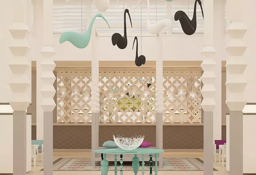 استراحتگاه ROC Casa del Mar