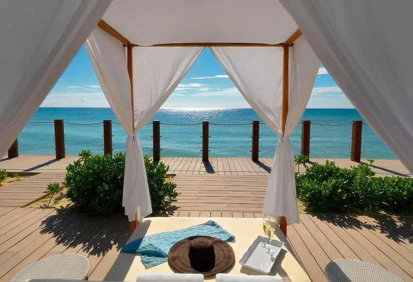 استراحتگاه ROC Casa del Mar