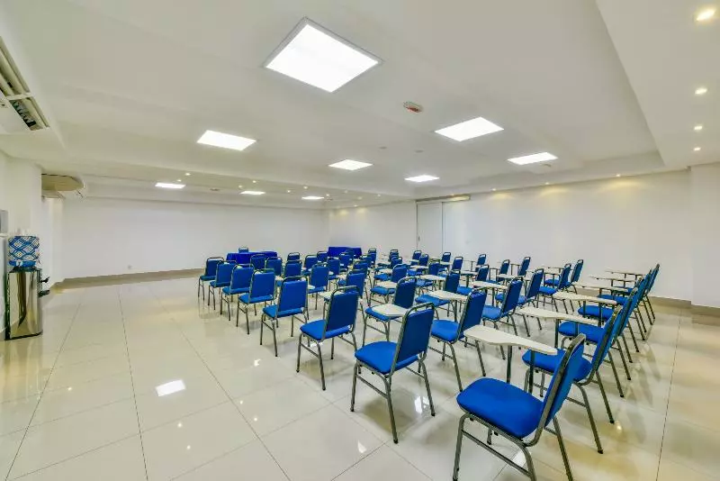 هتل Plaza Inn Breeze Aeroporto